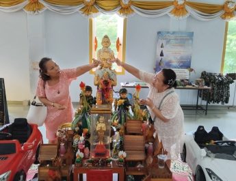ปทุมธานี – ไอ้ไข่วัดบึงบาให้โชค 3 งวดติด สาวใหญ่มามูครั้งแรกให้ 4 งวดติด