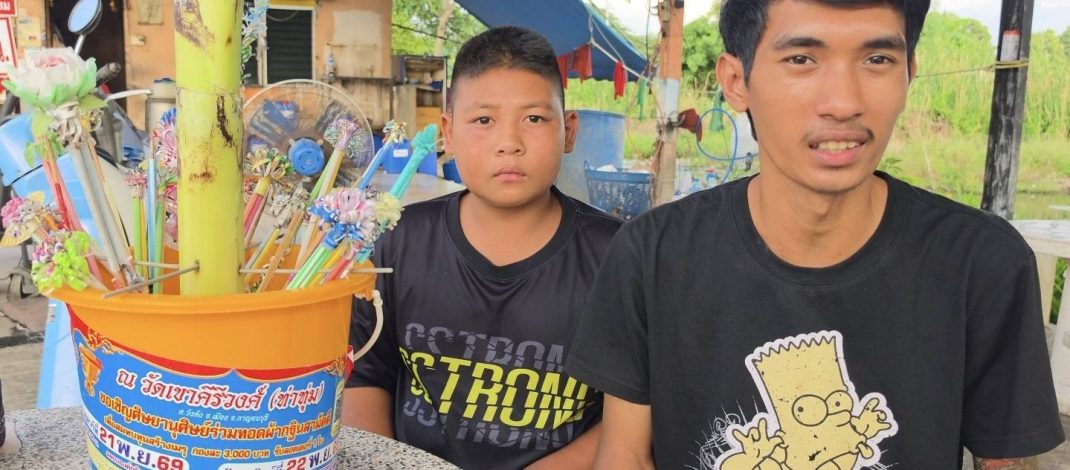 กาญจนบุรี : เจ้าของร้านฝากเตือนภัยเพื่อนบ้านให้ระวัง เปิดร้านมาไม่เคยเจอ! ในยุคเศรษฐกิจแบบนี้ส่งผลกระทบสังคม โจรสาวตีเนียนฉกถังกฐินร้านคาร์แคร์ริมถนนใหญ่ กวาดเงินนับพันเย้ยตำรวจ ทั้งที่ห่างโรงพักไม่ถึงกิโลเมตร
