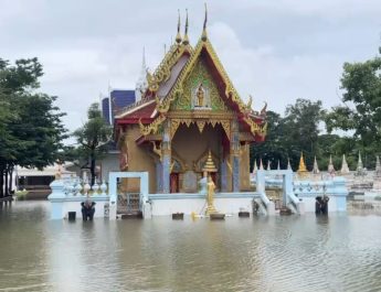 นครปฐม ระดับน้ำท่าจีนเอ่อล้นเข้า ท่วมขังอำเภอบางเลน จังหวัดนครปฐม เกษตรกรเสียหายหลายราย