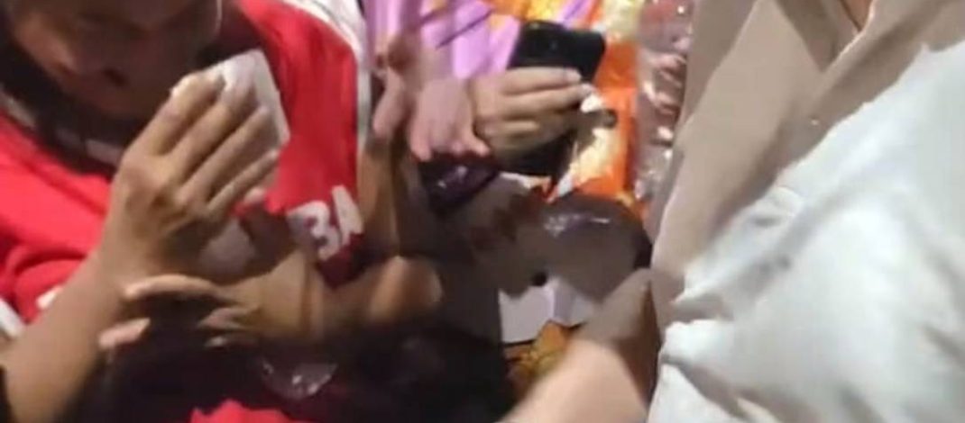 เปิดคลิปว่อน! นายกฯ ควักเงินส่วนตัวแจกชาวบ้านน้ำท่วม ‘ชุมชนสายไหม’