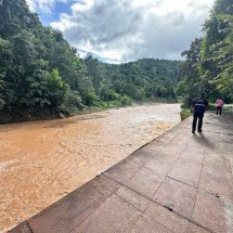 จังหวัดแม่ฮ่องสอน ติดตามสถานการณ์น้ำ กำชับเฝ้าระวัง–แจ้งเตือน–รับมืออุทกภัยและดินโคลนถล่ม