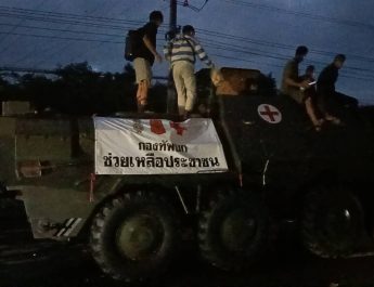 ปราจีนบุรี กู้ภัยฯทหารช่วยน้ำท่วมตั้งแต่เช้าจรดค่ำ