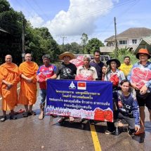 ปทุมธานี วัดพระธรรมกายส่งถุงยังชีพ 1,000 ชุด ช่วยผู้ประสบภัยน้ำท่วมปราจีนบุรี กระจาย 9 พื้นที่กบินทร์บุรี–ประจันตคาม
