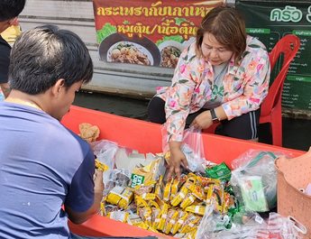 ปทุมธานี ชาวบ้านลำสามแก้ว เดือดร้อนหนักน้ำท่วม 7 วันแล้วท่วมขังยังไม่ลด น้ำเน่าหน่วยงานช่วยเหลือ