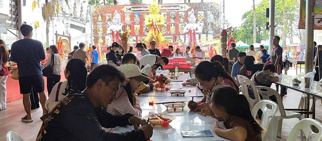 ปทุมธานี 2 สาวดวงเฮง! รำแก้บนท้าวเวสฯรับโชค 5 แสน สาวเจ้าของขนส่งได้เงินคืนกว่า 5 แสนบาท