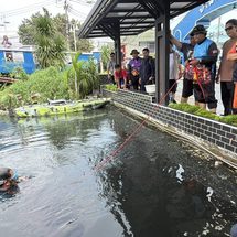 ปทุมธานี หวิดวางมวยระหว่างชาวบ้านกับรองนายก อบต.คลองสาม หลังกำลังเร่งสูบน้ำช่วยชาวบ้าน