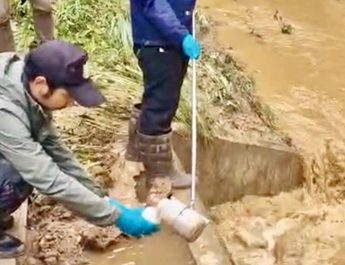 กาญจนบุรี : สสจ.กาญจน์ แนะนำประชาชนรอบพื้นที่เหมืองแร่ตะกั่ว ยึดหลัก “ไม่สัมผัส ไม่ใช้ ไม่กิน” จนกว่าจะปลอดภัย เน้นย้ำ “ตระหนักรู้ แต่ไม่ตื่นตระหนก”