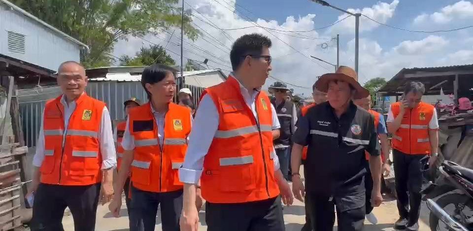 ปทุมธานี นายกบ้านใหม่รับมือระบายน้ำรังสิตลงเจ้าพระยา ผู้ว่าฯ หวั่นรับน้ำองครักษ์กระทบรังสิต “รองนายกฯ” เตรียมปรับแผนเชื่อมระบบระบายน้ำช่วยนครนายก