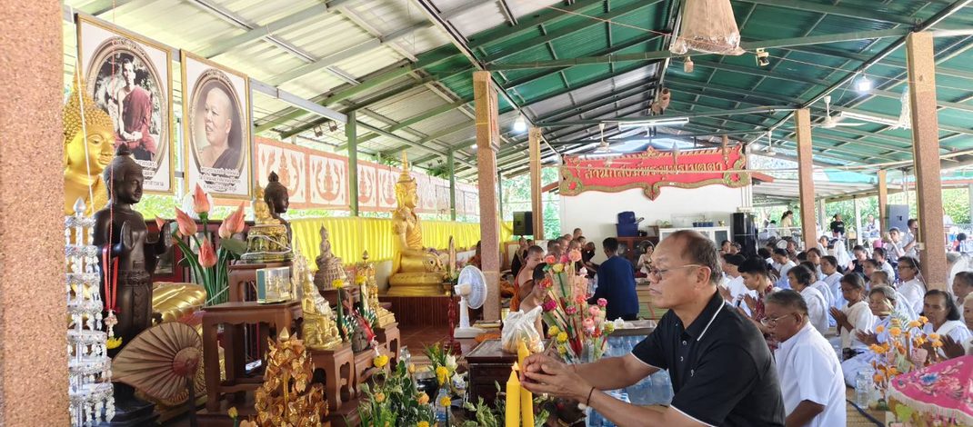 พุทธสานิกชนรวมพลังบุญร่วมถวายเทียนผ้าป่าภัตตาหารเพลในเทศกาลเข้าพรรษาประจำปี 2569 ณสำนักสงฆ์พุทธเมตตาตำบลมะค่าอำเภอกันทรวิชัยจังหวัดมหาสารคาม