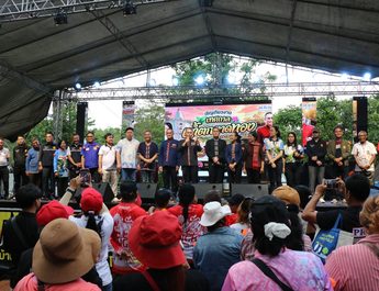 กาฬสินธุ์ คึกคักงานบุญประจำปี “น้ำตกตาดทอง–จุดชมวิวอำเภอเขาวง” ส่งเสริมท่องเที่ยวชุมชน สืบสานวัฒนธรรมท้องถิ่น