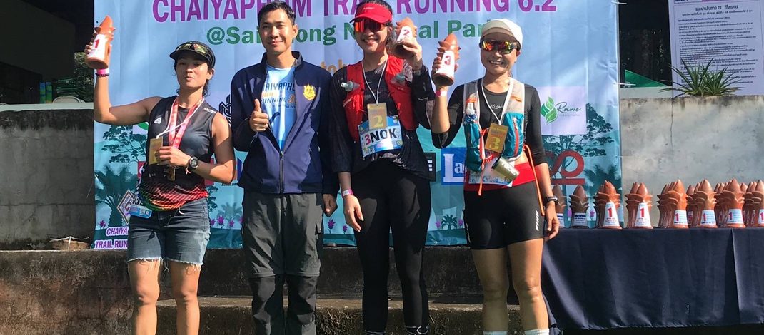 ชัยภูมิ!!!สายวิ่งเทรลแห่วิ่ง”จับหมอก เลาะผา ชมปรง ลงน้ำตก ฝ่าสายหมอกอุทยานไทรทองฯคึกคัก