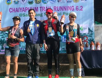 ชัยภูมิ!!!สายวิ่งเทรลแห่วิ่ง”จับหมอก เลาะผา ชมปรง ลงน้ำตก ฝ่าสายหมอกอุทยานไทรทองฯคึกคัก