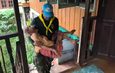ลพบุรี ทหารเร่งเคลื่อนย้ายผู้ป่วย สิ่งของหนีน้ำหลังฝนตกระดับน้ำเพิ่มสูงขึ้นต่อเนื่อง