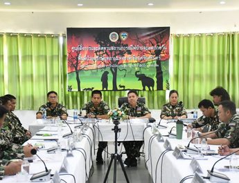 กาญจนบุรี : หัวหน้าอุทยานฯเขื่อนศรีฯ นั่งหัวโต๊ะ ประชุมสรุปผลการลาดตระเวนเชิงคุณภาพ (SMART Patrol)พร้อมวางแผนการลาดตระเวน และมอบนโยบายการปฏิบัติงานตามแนวทางของกรมอุทยานแห่งชาติ สัตว์ป่า และพันธุ์พืช