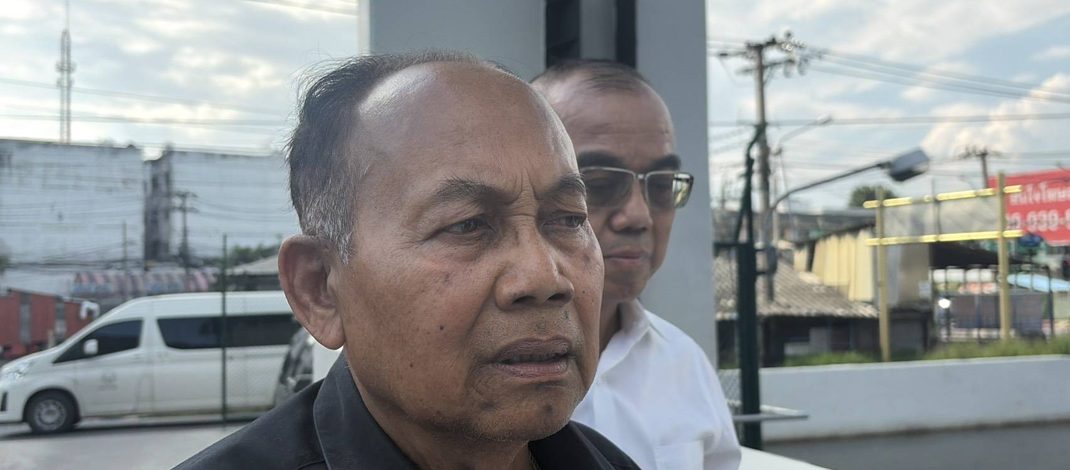 ปทุมธานี “เดือดอีกรอบ”ชาวลาดสวายรวมตัวโวยระดับประตูระบายน้ำพระยาสุเรนทร์ไม่ตรงมอนิเตอร์ หวั่นฝนซ้ำท่วมหนัก