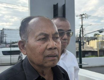 ปทุมธานี “เดือดอีกรอบ”ชาวลาดสวายรวมตัวโวยระดับประตูระบายน้ำพระยาสุเรนทร์ไม่ตรงมอนิเตอร์ หวั่นฝนซ้ำท่วมหนัก