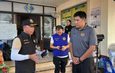 ปราจีนบุรี รษก.ผวจ.ปราจีนฯ ลุยน้ำท่วมบ้านสร้าง สั่งเร่งช่วยผู้ประสบภัยเมินดราม่าย้ายด่วนนายอำเภอ ขณะภาคประชาชนปลุกมวลชนพายเรือบุกศาลากลางป้อง “คนดีถูกรังแก”