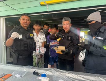ถึงเวลาปราบปรามขยะสังคม! รองจ๋อนำทีมบุกทลายเครือข่ายยา รวบ “บังดำ” หัวจ่ายชื่อดังย่านประเวศพร้อมผู้ร่วมขบวนการ