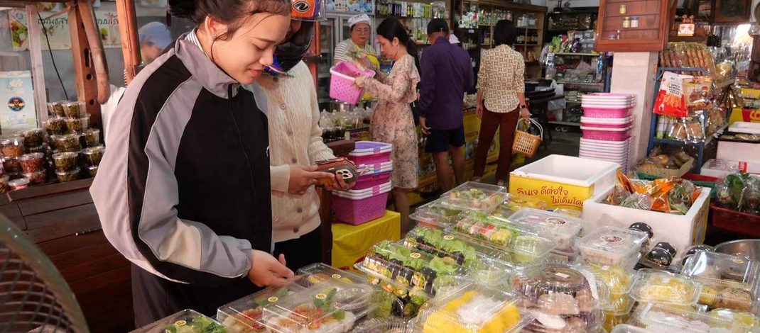ลพบุรี คึกคักบรรยากาศ “กินเจ แบบไม่จำเจ” อาหารเจปรุงสุก ที่สีสันน่ารับประทานราคาประหยัดในยุคน้ำมันแพง