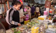 ลพบุรี คึกคักบรรยากาศ “กินเจ แบบไม่จำเจ” อาหารเจปรุงสุก ที่สีสันน่ารับประทานราคาประหยัดในยุคน้ำมันแพง