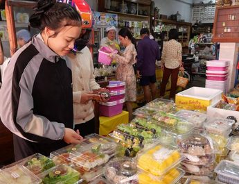 ลพบุรี คึกคักบรรยากาศ “กินเจ แบบไม่จำเจ” อาหารเจปรุงสุก ที่สีสันน่ารับประทานราคาประหยัดในยุคน้ำมันแพง