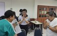 ปทุมธานี วันหยุดเสาร์อาทิตย์คนแห่ลงทะเบียนขอรับเงินเยียวยาขณะที่ อบต.คลองสี่ เร่งสูบน้ำเน่าเสียระบายออกคลองระพีพัฒน์หลังชาวบ้านดมกลิ่นเหม็นมานาน