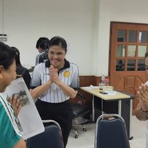 ปทุมธานี วันหยุดเสาร์อาทิตย์คนแห่ลงทะเบียนขอรับเงินเยียวยาขณะที่ อบต.คลองสี่ เร่งสูบน้ำเน่าเสียระบายออกคลองระพีพัฒน์หลังชาวบ้านดมกลิ่นเหม็นมานาน