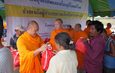 ปทุมธานี รวมพลังแบ่งปัน วัดพระธรรมกายส่งถุงยังชีพถึงมือผู้ประสบภัยอุทัยธานี