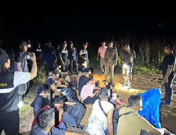 กาญจนบุรี : สังขละบุรี จับ 14 แรงงานพม่าข้ามแดนซุกป่ารอรถมารับ สุดท้ายไม่รอด
