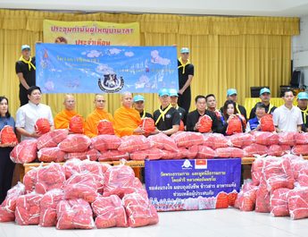 วัดพระธรรมกาย–มูลนิธิธรรมกาย ผนึกกำลัง ตชด.ภาค 1–อำเภอหนองเสือ มอบถุงยังชีพ 500 ชุด ช่วยผู้ประสบอุทกภัยกลุ่มเปราะบาง