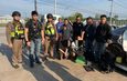 ตำรวจหนองคายจับกุมผู้ต้องหาตามหมายจับคดีอาวุธปืน หลังหลบหนีจากนนทบุรี พบแฟนสาวร่วมเดินทางด้วย