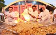 พังงา-ประเพณีถือศีลกินผักพังงาสุดคึกคัก ผัดหมี่มงคลกระทะยักษ์ เปิดงานอิ่มบุญ9บาท ตลาดกระโสม จ่าย9บาทกินอาหารเจไม่อั้น88ซุ้ม
