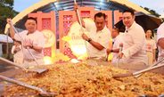 พังงา-ประเพณีถือศีลกินผักพังงาสุดคึกคัก ผัดหมี่มงคลกระทะยักษ์ เปิดงานอิ่มบุญ9บาท ตลาดกระโสม จ่าย9บาทกินอาหารเจไม่อั้น88ซุ้ม