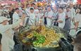 พังงา-ถือศีลกินผักคึกคัก ผู้ว่าพังงานำทีมผัดหมี่มงคลกระทะยักษ์ เปิดงาน “อิ่มบุญ 9 บาท” ตลาดพังงา คนแห่ร่วมงานหลายพันคน