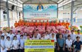 ปทุมธานี วัดพระธรรมกายมอบถุงยังชีพ 500 ชุด ช่วยชาวจันทบุรีฝ่าวิกฤตน้ำท่วม ส่งต่อกำลังใจถึงผู้ประสบภัย