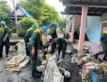 ลพบุรี ทหารรบพิเศษ ไม่ทิ้งประชาชน นำจิตอาสา ผนึกกำลังฟื้นฟูสถานศึกษา หลังน้ำลด