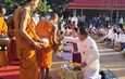 ผู้ว่าฯ บึงกาฬ นำส่วนราชการและพุทธศาสนิกชน ร่วมกิจกรรมวันธรรมสวนะ “ครอบครัวหิ้วตะกร้า ศรัทธาอิ่มบุญ อุดหนุนชุมชน”