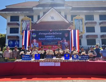 ผู้ว่าฯ บึงกาฬ นำทีม ONE TEAM แถลงจับยาบ้า 9.54 แสนเม็ด หลังโรงเรียน ตชด.บ้านห้วยดอกไม้