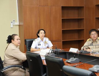 กาญจนบุรี : ผวจ. นำทีมส่วนราชการรับฟังการแถลงข่าวและรับมอบนโยบาย “เปิดปฏิบัติการปราบนอมินี บังคับจำหน่ายและตรวจสอบการถือครองที่ดินกลุ่มเสี่ยง” ร่วมปกป้องผลประโยชน์ชาติ