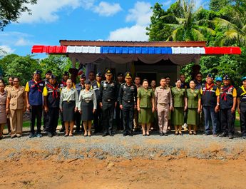 (สุรินทร์) ผบ.มทบ.25 เป็นประธานในพิธีส่งมอบบ้านที่ได้รับการปรับปรุงซ่อมแซม ให้ พลทหาร โชคอนันต์ สุขชิด สังกัด ร้อย มทบ.25