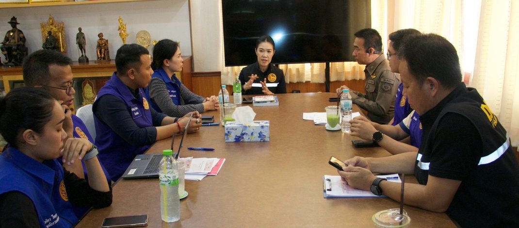 กาญจนบุรี : พ่อเมืองกาญจน์ สั่งลุยตรวจสถานประกอบธุรกิจโรงแรม ทั่วจังหวัด โรงแรมหรูระดับ 3 ดาว ริมน้ำแม่กลอง โดนแล้ว 1 แห่ง พบผู้ถือหุ้นเป็น ไทย-เกาหลี