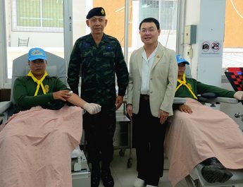 (สุรินทร์) ผบ.มทบ.25 นำกำลังพลจิตอาสา ร่วมบริจาคโลหิต เติมสำรองคลังเลือด รพ.สุรินทร์ น้อมรำลึก “วันปิยมหาราช”