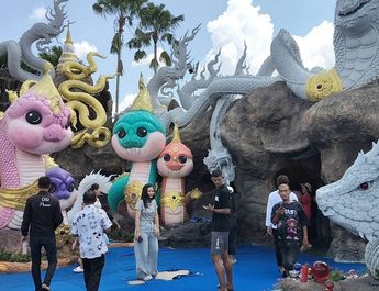 ปทุมธานี 2 แม่ค้าสุดเฮง! แห่แก้บนท้าวเวสสุวรรณหลังยอดขายพุ่งหลักแสน ถึง 3 แสนต่อวัน