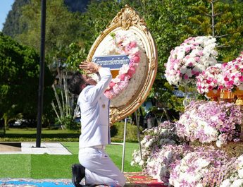 ผู้ว่าฯพังงา นำข้าราชการวางพวงมาลาถวายราชสักการะ เนื่องในวันปิยมหาราช
