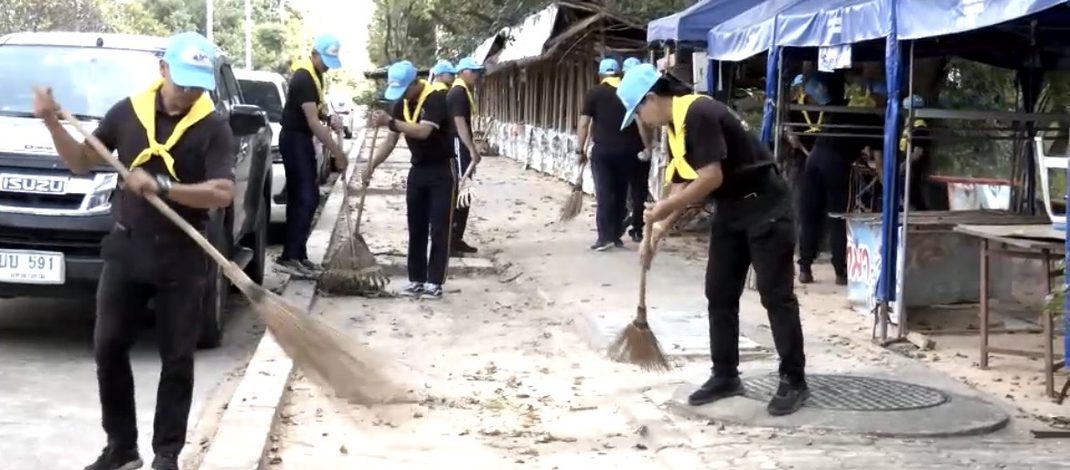 จ.มหาสารคาม จัดพิธีบำเพ็ญกุศลอุทิศถวายและพิธีถวายดอกไม้จันทน์ภาคประชาชนตัวแทนงานพระราชพิธีถวายพระเพลิงพระบรมศพสมเด็จพระนางเจ้าสิริกิติ์ พระบรมราชินีนาถ พระบรมราชชนนีพันปีหลวง เนื่องในวันคล้ายวันสวรรคต