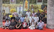 พงษ์เทพ นายก อบต. มิตรภาพ สื่อมวลชล กำนัน ผุ้ใหญ่บ้าน และ สท. ร่วมถวายภัตตาหารเพลคณะสงฆ์หมุ่ใหญ่ ในโคลงการธรรมะสัญจรพร้อมถวายเก้าอี้หลุยส์