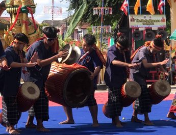 ชัยภูมิ ชาวบ้านเป้าจัดมหกรรมแข่งเส็งกลองยาวโบราณ ประเพณีออกพรรษาคึกคัก