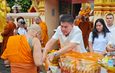 ผู้ว่าฯ พังงา พร้อมพุทธศาสนิกชน ทำบุญตักบาตรเทโวโรหณะ สืบสานประเพณีไทย