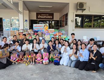 “ มูลนิธิธรรมอุทยานหลวงปู่ศิลา สิริจันโท ” พร้อมคณะศิษย์ มอบสิ่งของช่วยเด็กกำพร้าบ้านแคนทอง