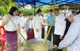 รองผู้ว่านกวนข้าวปาด ไปทำบุญใส่บาตรหลังวันออกพรรษา หวานโบราณ